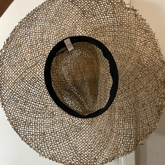 Summer hat - Picture 3 of 3